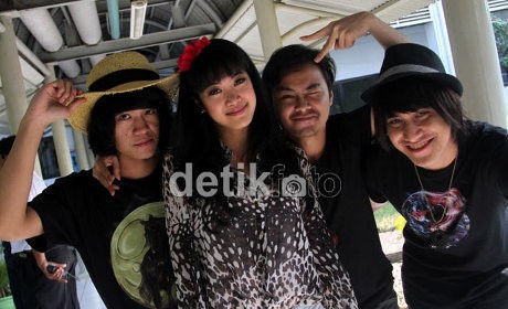 Vierratale Bersiap Rilis Album Baru Bulan Ini Vierratale Bersiap Rilis Album Baru Bulan Ini