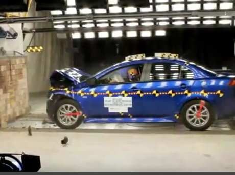 Mobil Dul Meraih 4 Bintang Dalam Tes Tabrak di AS Mobil Dul Meraih 4 Bintang Dalam Tes Tabrak di AS