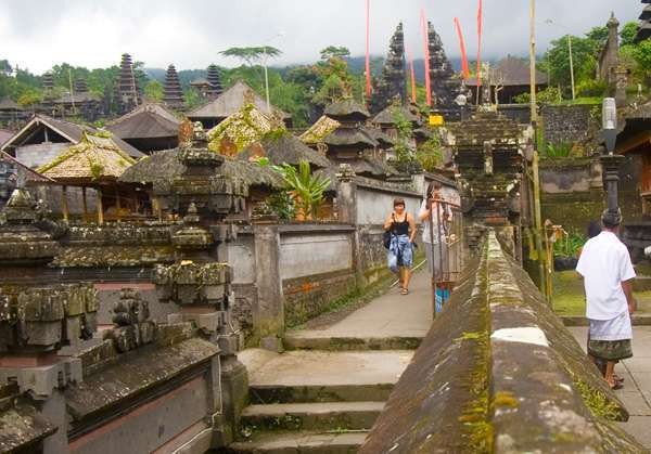 Pura Besakih (Dwi Wisuda S/dTraveler) Pura Besakih (Dwi Wisuda S/dTraveler)