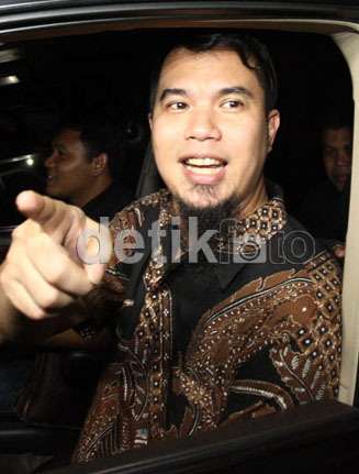 Selebriti Ramai-ramai Jenguk Dul, Heboh Gaya Bahasa Vicky Prasetyo Selebriti Ramai-ramai Jenguk Dul, Heboh Gaya Bahasa Vicky Prasetyo