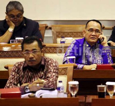Pelantikan Ruhut Jadi Ketua Komisi III Ditunda Pelantikan Ruhut Jadi Ketua Komisi III Ditunda
