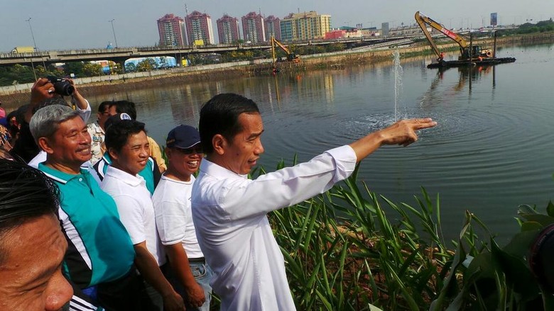 Jokowi: Waduk Ria Rio akan Kita Beningkan Jokowi: Waduk Ria Rio akan Kita Beningkan