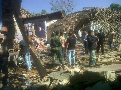Ledakan Mercon di Rumah Anggota TNI, Menkopolhukam: 20 Rumah Rusak Parah Ledakan Mercon di Rumah Anggota TNI, Menkopolhukam: 20 Rumah Rusak Parah
