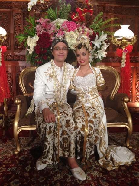 Kisah Putri Herlina, Terlahir Tanpa Tangan Hingga Dipinang \Sang Pangeran\ Kisah Putri Herlina, Terlahir Tanpa Tangan Hingga Dipinang \Sang Pangeran\