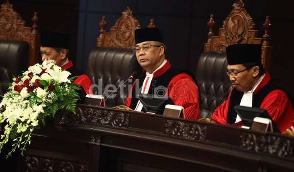 KPK Geledah Rumah Walikota Palembang, Ada Aroma Tak Sedap Saat Sidang di MK? KPK Geledah Rumah Walikota Palembang, Ada Aroma Tak Sedap Saat Sidang di MK?