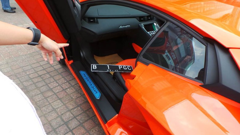 Ingin Tahu Letak Pelat Nopol Depan Lamborghini? Ini Tempatnya Ingin Tahu Letak Pelat Nopol Depan Lamborghini? Ini Tempatnya