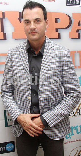 Tommy Page Minta Penonton di Jakarta Siapkan Dada untuk Bersandar Tommy Page Minta Penonton di Jakarta Siapkan Dada untuk Bersandar