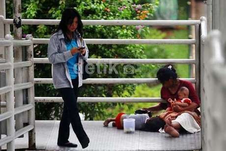 Ini Upaya Para Pengemis Halangi Petugas yang Hendak Menangkap Mereka Ini Upaya Para Pengemis Halangi Petugas yang Hendak Menangkap Mereka