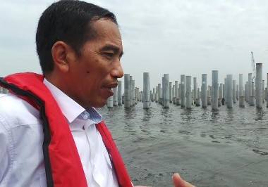 Tinjau Pembangunan Pelabuhan Kali Baru, Jokowi Naik Kapal Pandu Pelindo Tinjau Pembangunan Pelabuhan Kali Baru, Jokowi Naik Kapal Pandu Pelindo