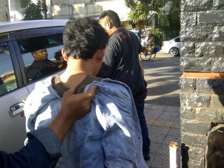 Sempat Tangkis Serangan, Ini Detik-detik Pembacokan Kapolsek Astana Anyar Sempat Tangkis Serangan, Ini Detik-detik Pembacokan Kapolsek Astana Anyar