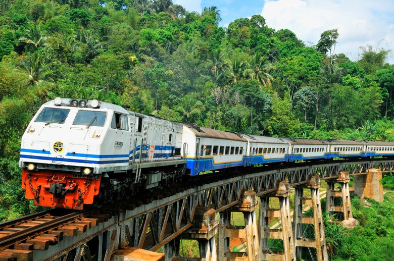 Ini Keunggulan Jalur Ganda Kereta Api Jakarta-Surabaya Ini Keunggulan Jalur Ganda Kereta Api Jakarta-Surabaya