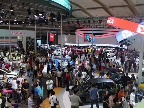 Gaikindo Targetkan Penjualan Mobil 2014 Capai 1,25 Juta Unit Gaikindo Targetkan Penjualan Mobil 2014 Capai 1,25 Juta Unit