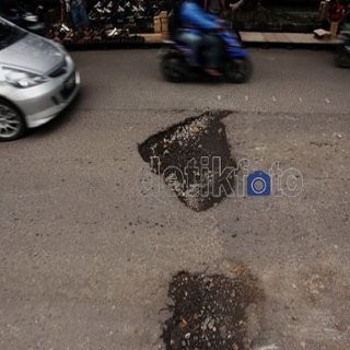 Gara-gara Banjir, 3.000 Lubang Menganga di Jalan Pantura Gara-gara Banjir, 3.000 Lubang Menganga di Jalan Pantura