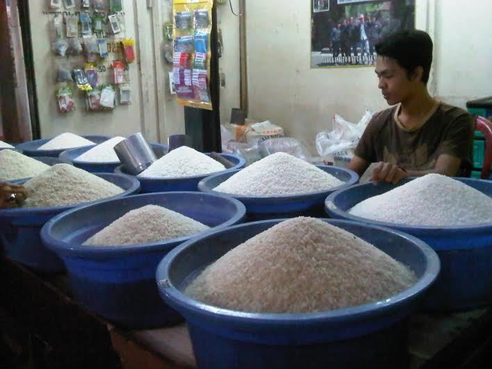 Harga Beras Naik, Pasokan Beras di Pasar Induk Cipinang Berkurang Harga Beras Naik, Pasokan Beras di Pasar Induk Cipinang Berkurang