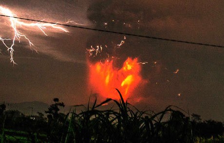 Kelud Meletus, 7 Bandara Berhenti Beroperasi Sementara Kelud Meletus, 7 Bandara Berhenti Beroperasi Sementara