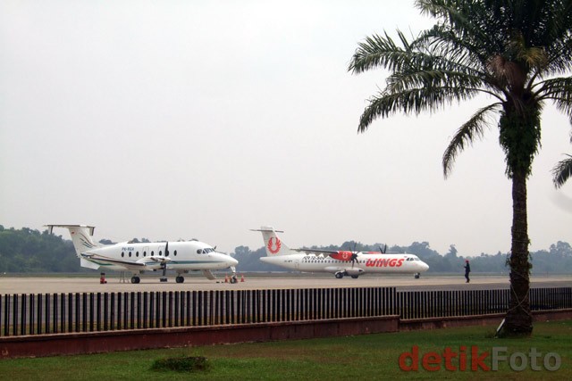 Asap Menipis, Penerbangan di Bandara Pekanbaru Mulai Normal Asap Menipis, Penerbangan di Bandara Pekanbaru Mulai Normal
