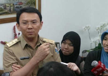 Ahok Juga Akan Terapkan Tiket Rp 50 Ribu Setahun Bagi Relawan Penjaga Monas Ahok Juga Akan Terapkan Tiket Rp 50 Ribu Setahun Bagi Relawan Penjaga Monas
