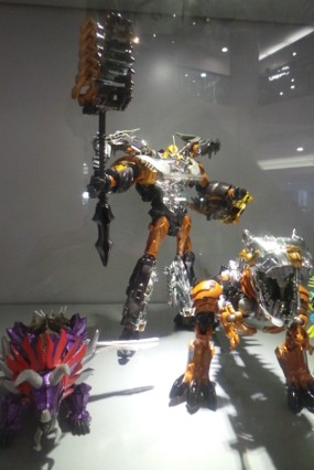 Ini Koleksi Robot Terbaru dari Film Transformers: Age of Extintion Ini Koleksi Robot Terbaru dari Film Transformers: Age of Extintion