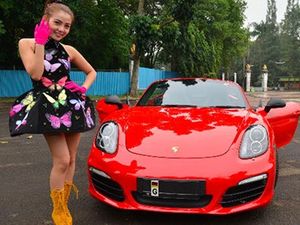 Artis Indonesia Keranjingan Porsche Boxster