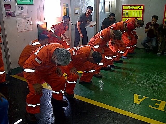 Serunya Lomba 17 Agustus di Tengah Laut