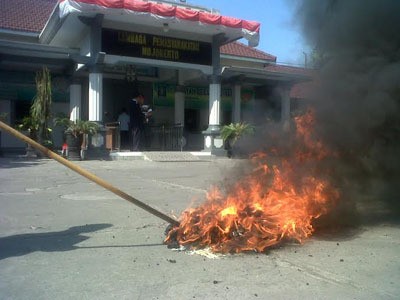 Usai Upacara Agustusan, HP dan Alat Judi Napi Mojokerto 