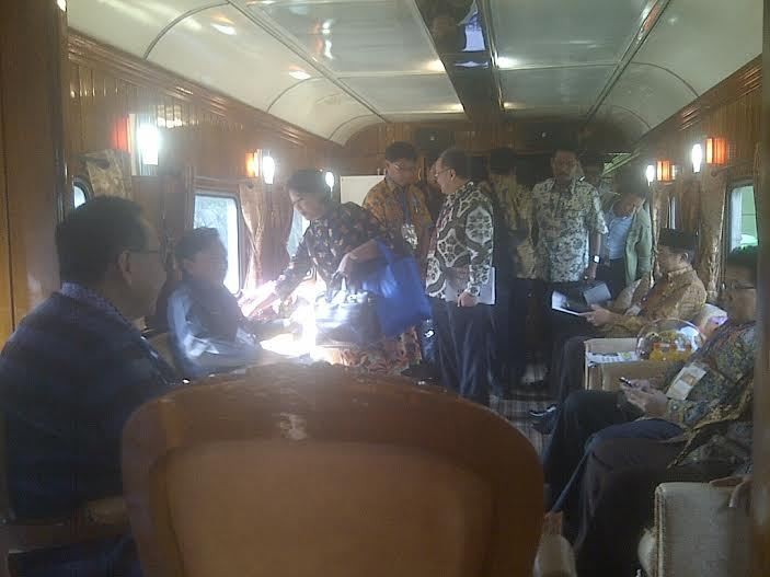 Wamenhub Ajak 7 Pimpinan Daerah Naik Kereta Wisata Wamenhub Ajak 7 Pimpinan Daerah Naik Kereta Wisata