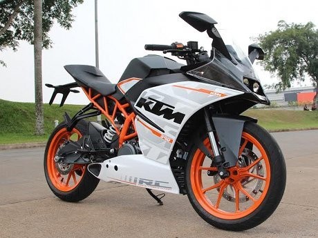 Performa Motor Balap Jalanan KTM RC390? Sadis Bro! Performa Motor Balap Jalanan KTM RC390? Sadis Bro!