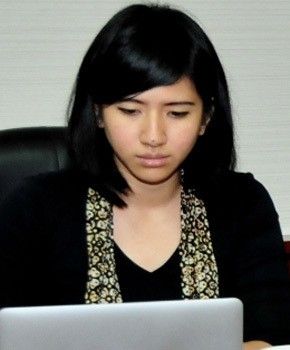 Kenalkan ini Fika, Si Cantik Asisten Menteri Susi Kenalkan ini Fika, Si Cantik Asisten Menteri Susi