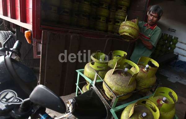 Lebih Mahal 80%, Harga Elpiji 3 Kg di Perbatasan Kalimantan Rp 30.000/Tabung Lebih Mahal 80%, Harga Elpiji 3 Kg di Perbatasan Kalimantan Rp 30.000/Tabung