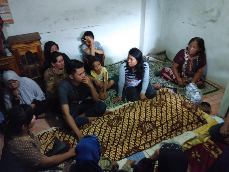 Demo Berdarah di Makassar, Ortu Korban Tewas Shock dan Tuntut Keadilan Demo Berdarah di Makassar, Ortu Korban Tewas Shock dan Tuntut Keadilan