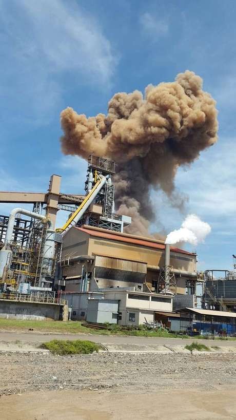 Korban Ledakan Pabrik Baja Dibawa RS Krakatau Medika Hospital Korban Ledakan Pabrik Baja Dibawa RS Krakatau Medika Hospital