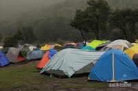 Puluhan tenda warna-warni menghiasi Pondok Saladah Puluhan tenda warna-warni menghiasi Pondok Saladah