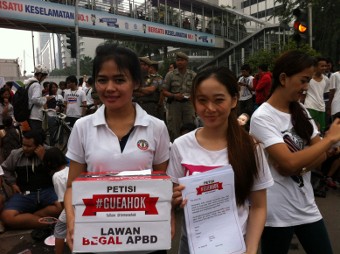 Gue Ahok, Lawan Begal APBD Menggema di Car Free Day Bundaran HI Gue Ahok, Lawan Begal APBD Menggema di Car Free Day Bundaran HI