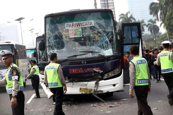 Penampakan Kecelakaan 4 Bus Buruh yang akan Rayakan May 