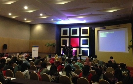 Ratusan Pelajar Antre Ikut Workshop Musik, Komik dan Video Ratusan Pelajar Antre Ikut Workshop Musik, Komik dan Video