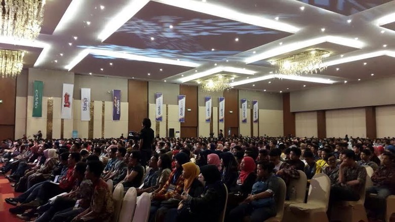 Ribuan Orang Padati Acara dPreneur Spesial Surabaya Ribuan Orang Padati Acara dPreneur Spesial Surabaya