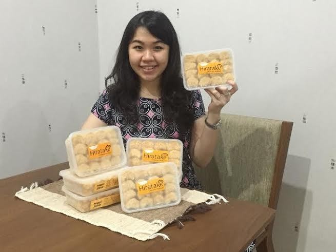 Wanita Cantik Ini Sulap Jamur Jadi Nugget Wanita Cantik Ini Sulap Jamur Jadi Nugget