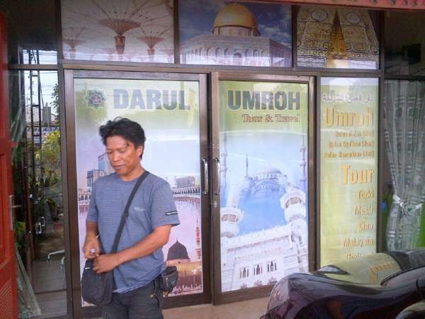 Para Travel Agent Mulai Ganti Brosur Dolar dengan Rupiah Para Travel Agent Mulai Ganti Brosur Dolar dengan Rupiah