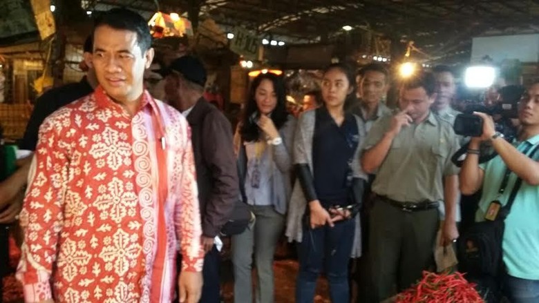 Cerita Masa Susah Mentan Amran, Gali Sumur Hingga Tidur di Masjid Cerita Masa Susah Mentan Amran, Gali Sumur Hingga Tidur di Masjid