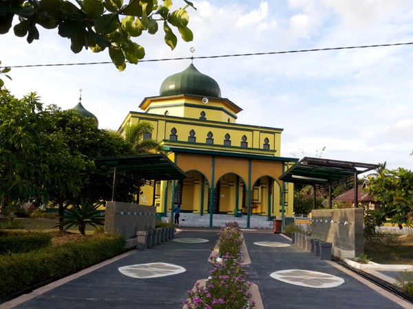 Berkunjung ke Siak, Wajib Mampir Masjid Raya & Makam Sultan