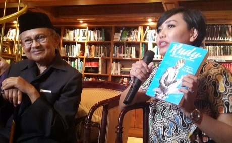 Biografi Rudy Habibie | b j habibie luncurkan biografi rudy kisah masa muda Biografi Rudy Habibie | b j habibie luncurkan biografi rudy kisah masa muda