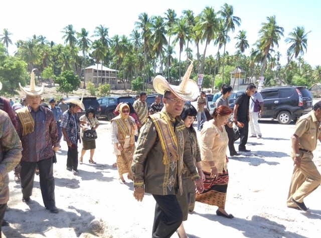 Tukang Kue, Politisi, Hingga Jadi Menteri Perindustrian Tukang Kue, Politisi, Hingga Jadi Menteri Perindustrian