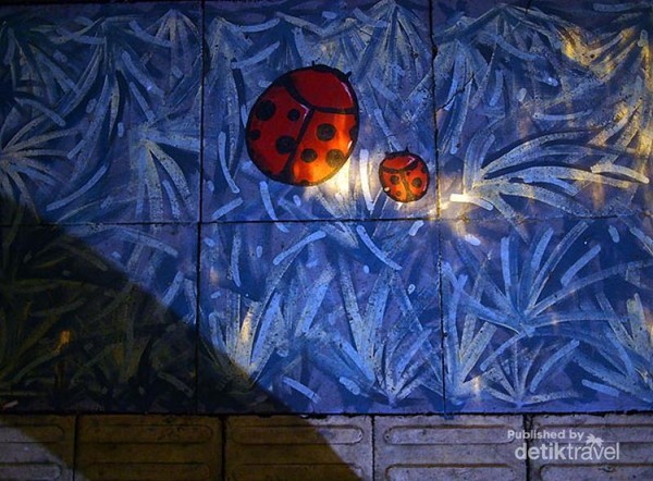 Tampil Beda, Trotoar di Cikini Raya Dihiasi Mural Indah