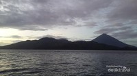 Suasana ketika fajar di Ternate Suasana ketika fajar di Ternate