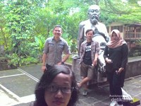 Mengunjungi padepokan bersama komunitas dtraveler Mengunjungi padepokan bersama komunitas dtraveler