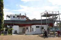 Kapal di atas atap rumah Desa Lampulo Aceh Kapal di atas atap rumah Desa Lampulo Aceh