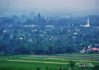 Pemandangan Candi Prambanan dari Spot Riyadi Pemandangan Candi Prambanan dari Spot Riyadi