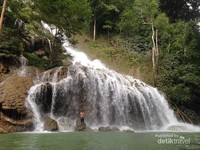 Air Terjun Lapopu yang cantik Air Terjun Lapopu yang cantik