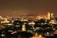 Pesona Malam kota Batam dari Bukit Seraya Pesona Malam kota Batam dari Bukit Seraya