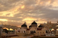 Jelang Maghrib di Masjid Raya Baiturrahman Banda Aceh Jelang Maghrib di Masjid Raya Baiturrahman Banda Aceh